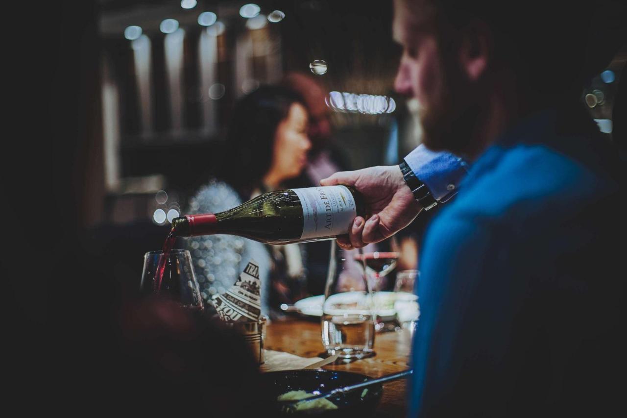 Radisson Collection, Strand Hotel, Stockholm Ngoại thất bức ảnh Wine being poured at a wine bar