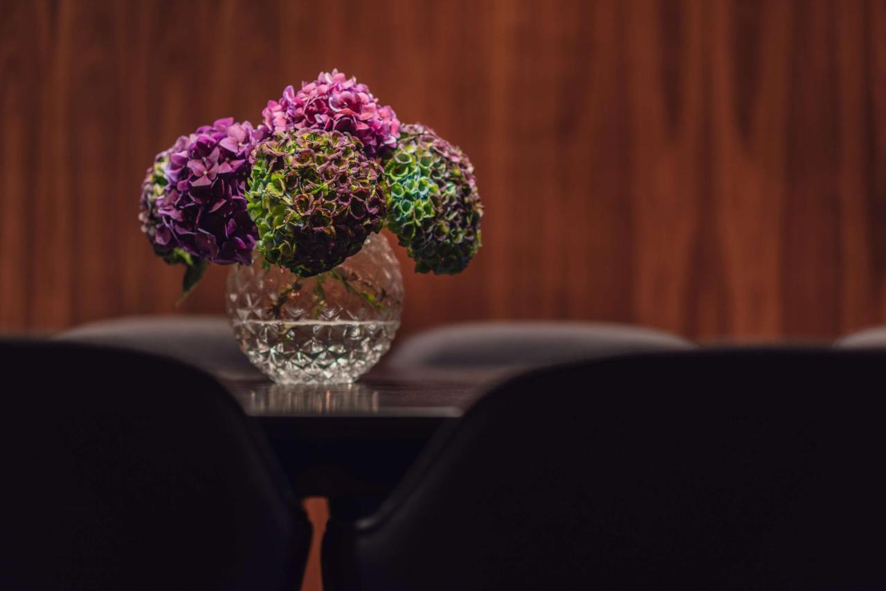 Radisson Collection, Strand Hotel, Stockholm Ngoại thất bức ảnh A flower vase