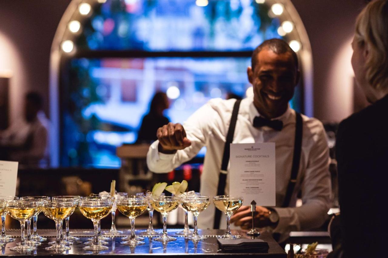 Radisson Collection, Strand Hotel, Stockholm Ngoại thất bức ảnh A bartender at work