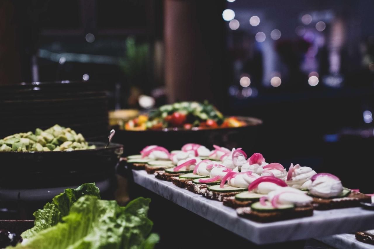 Radisson Collection, Strand Hotel, Stockholm Ngoại thất bức ảnh A buffet at a restaurant