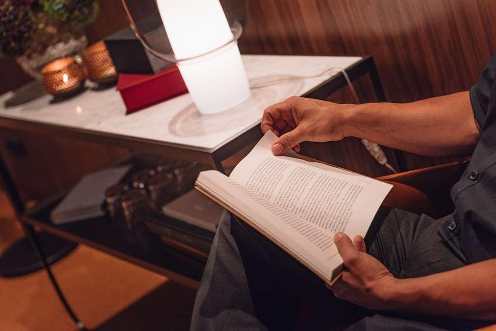 Radisson Collection, Strand Hotel, Stockholm Ngoại thất bức ảnh A person reading a book